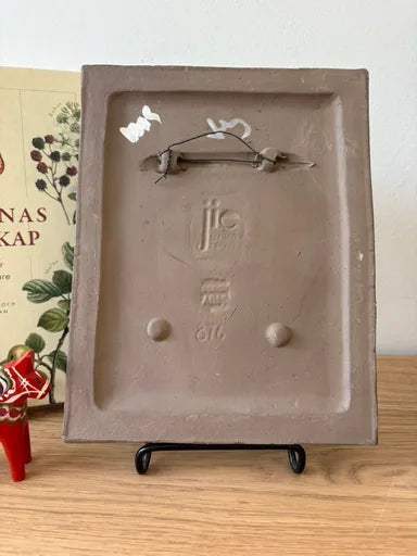 Jie Gantofta keramieken wandtegel met roze gebroken hartjes, model 876