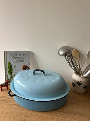 Kockums vintage ovale braadpan met deksel, lichtblauw email en gietijzer