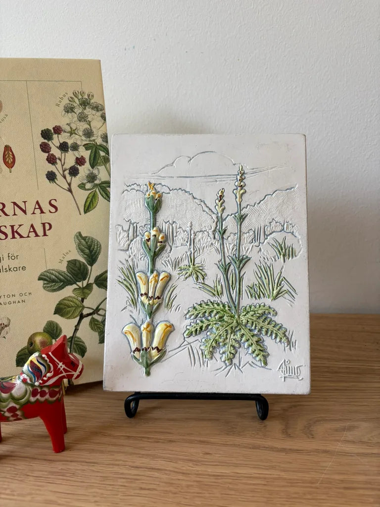 Jie Gantofta landskapsblommor wandtegel Kung Karls spira Västerbotten, model 739