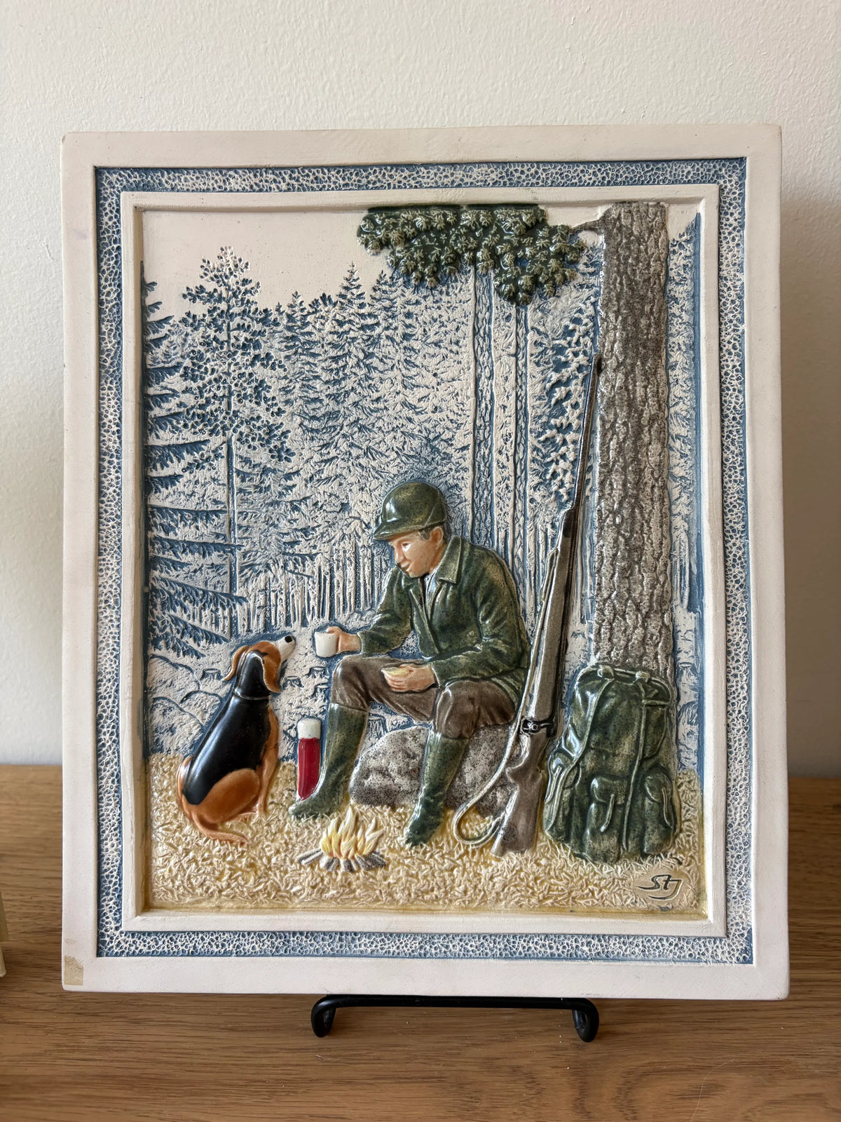 Jie Gantofta wandtegel Jager met hond, Design Staffan Johnson, model 343