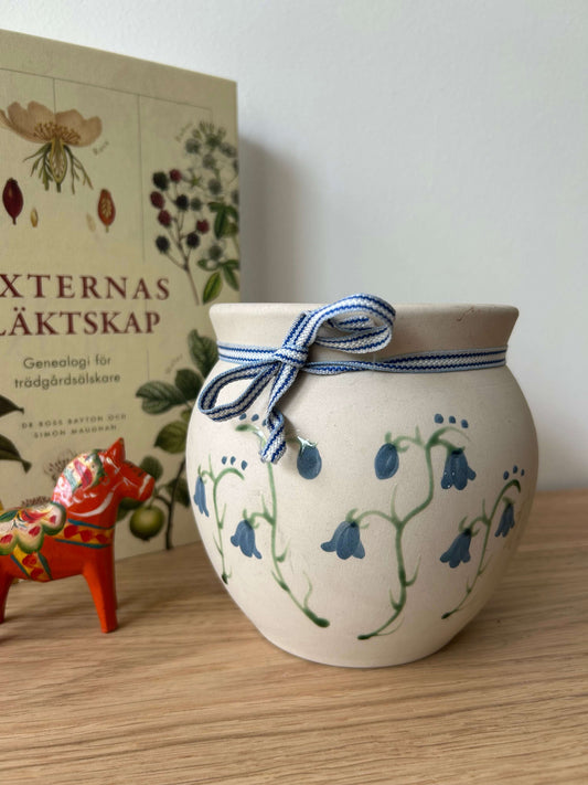 Gabriel Sweden pot met blauwe klokjesbloemen