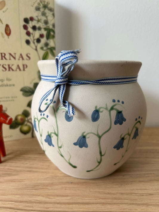 Gabriel Sweden pot met blauwe klokjesbloemen