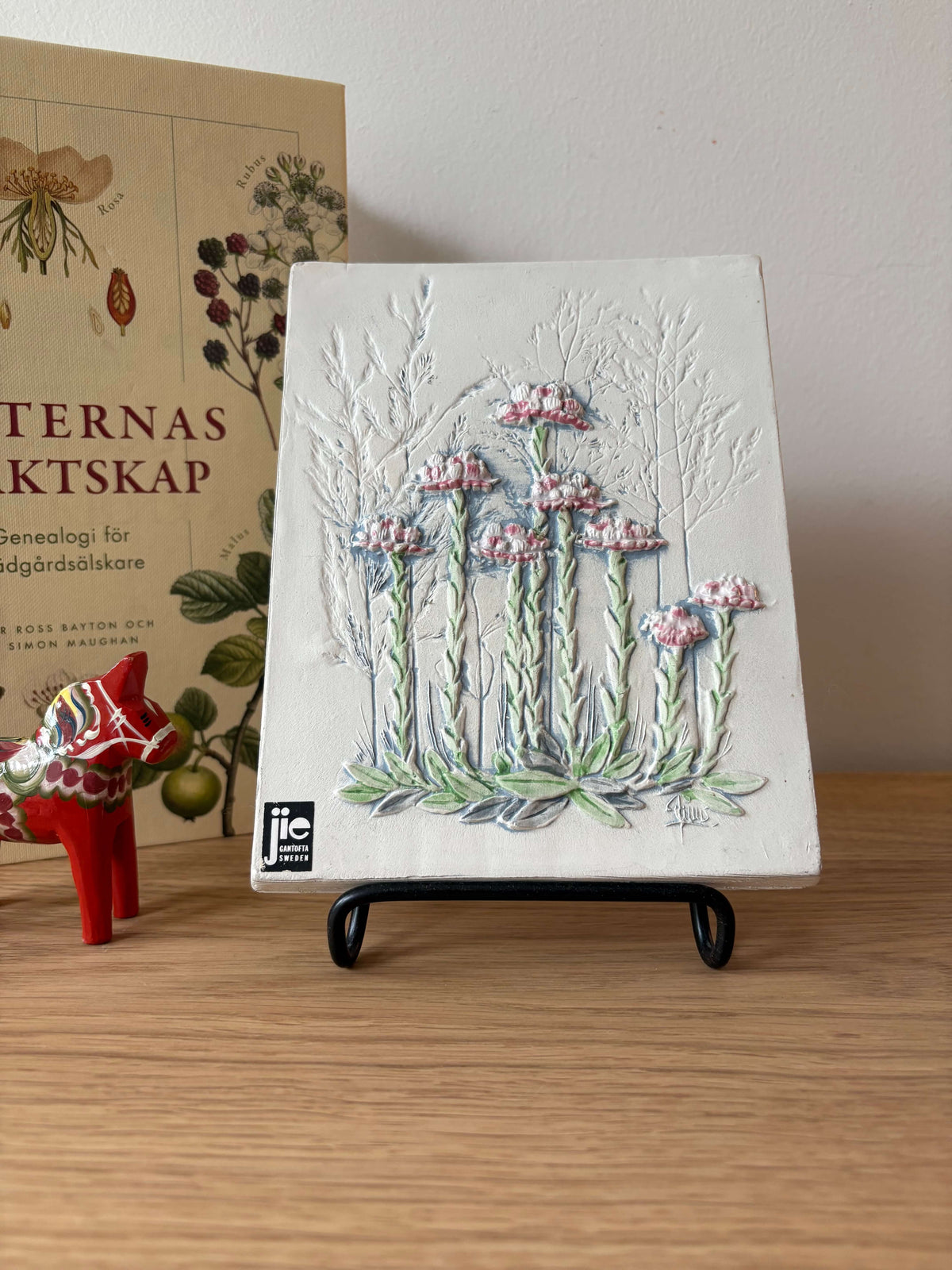 Jie Gantofta wandtegel met wilde bloemen #846