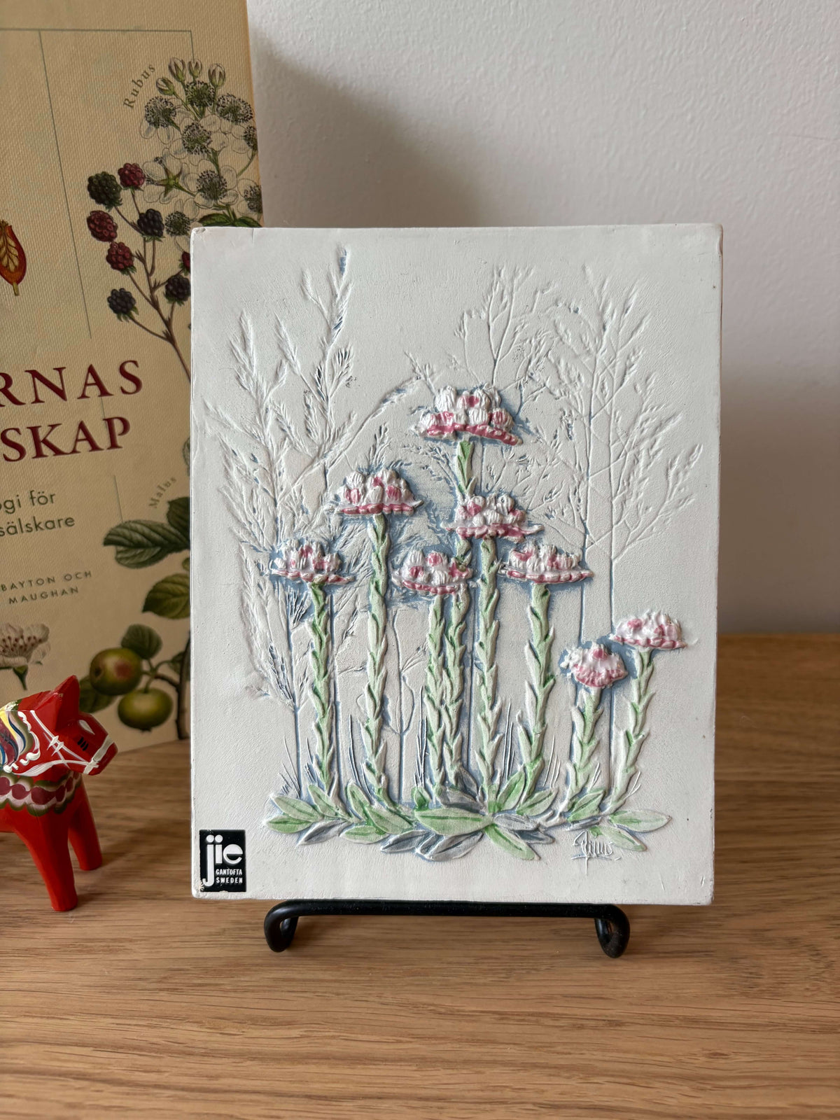 Jie Gantofta wandtegel met wilde bloemen #846