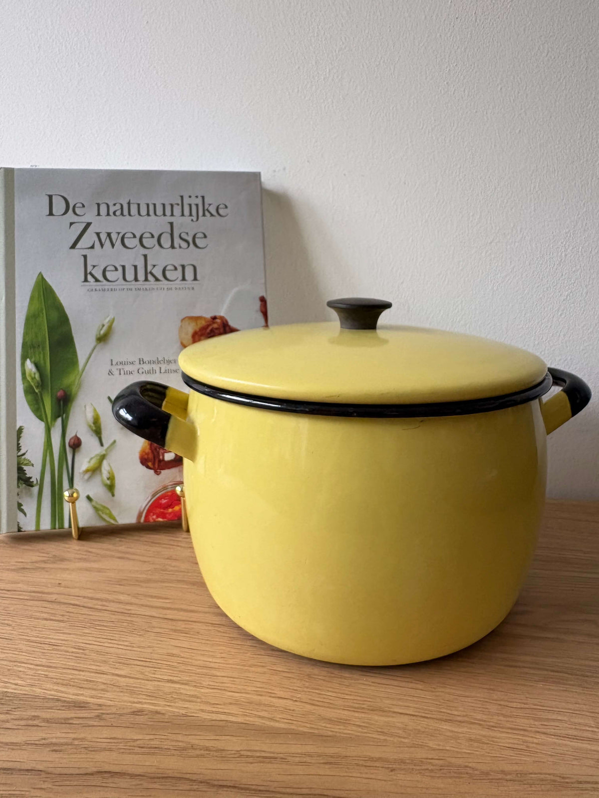 Kockum gele emaille kookpan met deksel