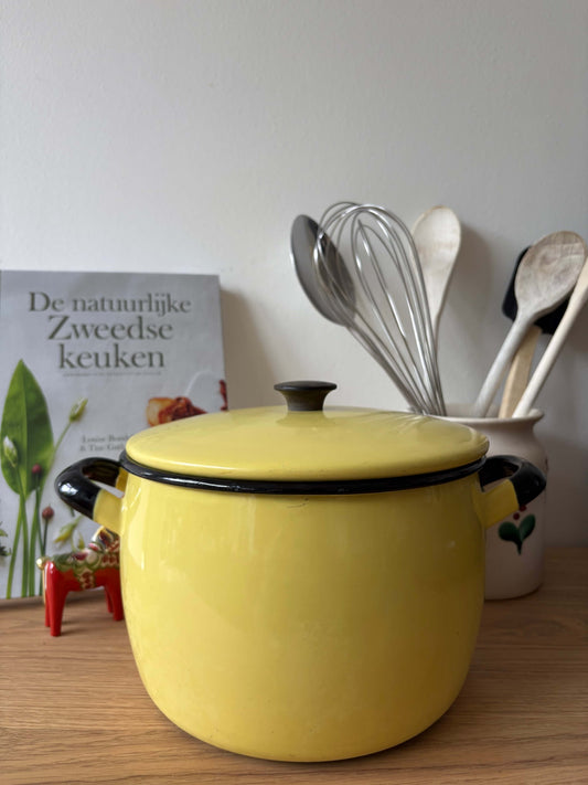 Kockum gele emaille kookpan met deksel
