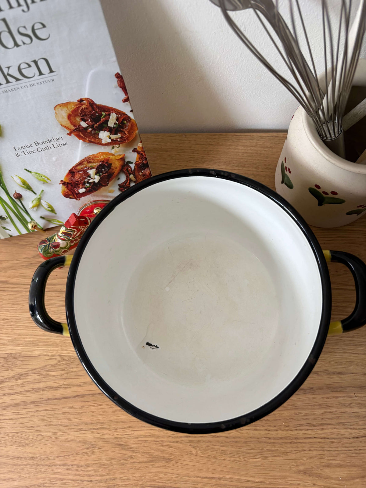 Kockum gele emaille kookpan met deksel