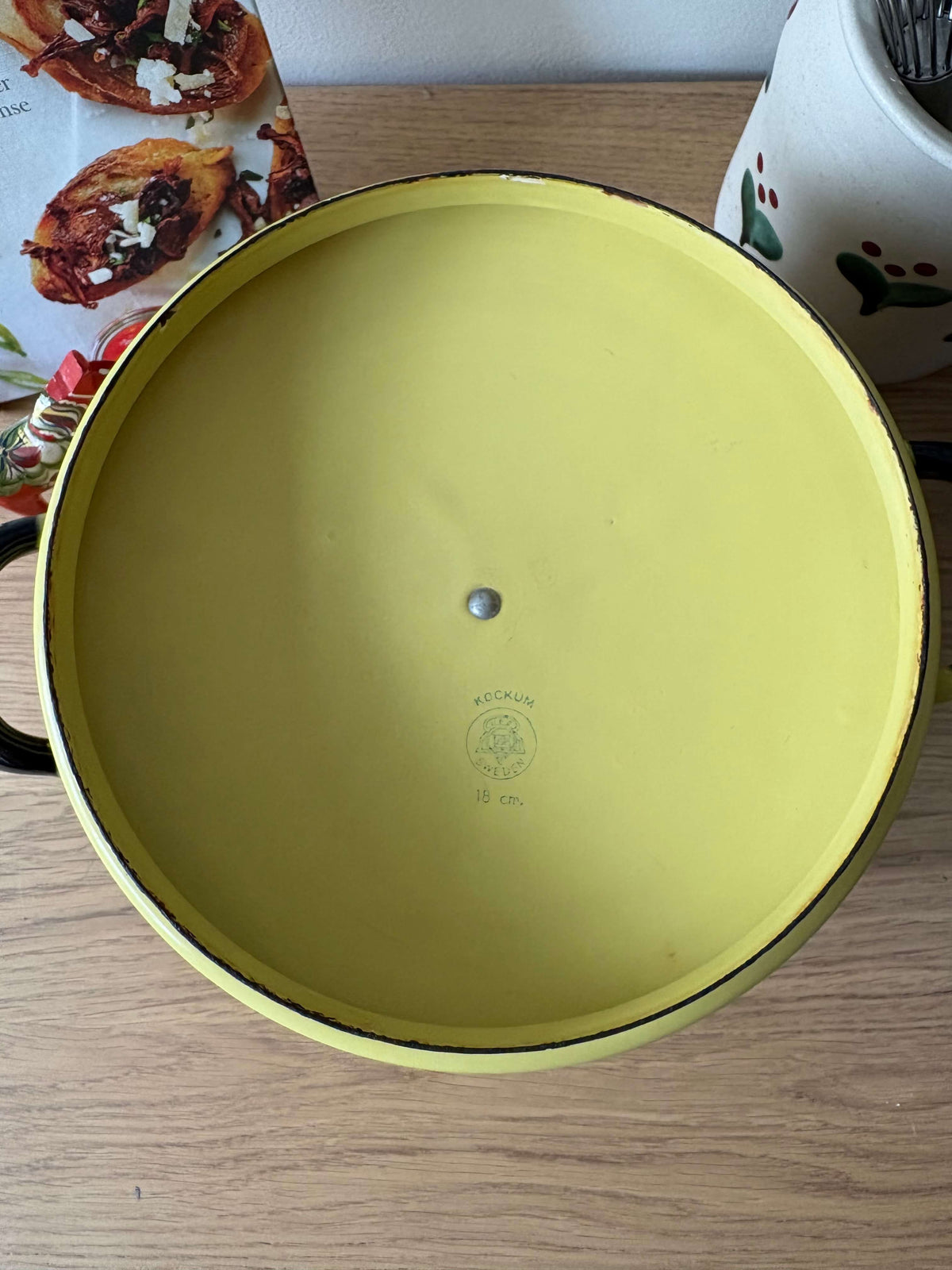 Kockum gele emaille kookpan met deksel