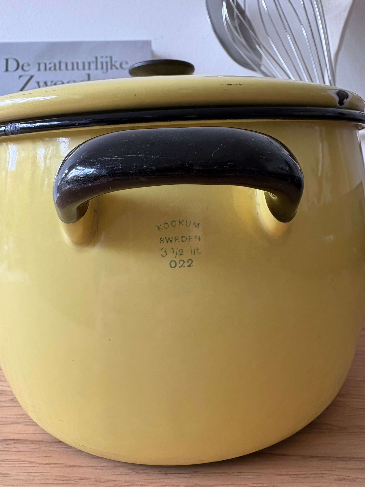 Kockum gele emaille kookpan met deksel